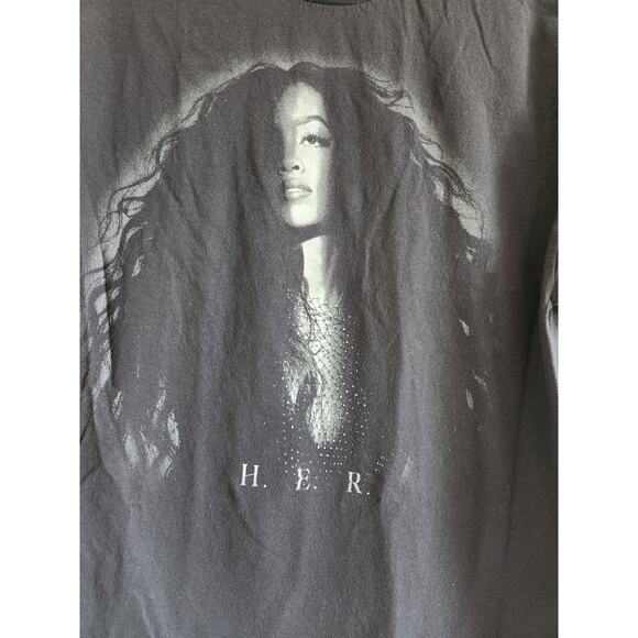 H.E.R Artist Oversized Tee 1x - Picture 2 of 5